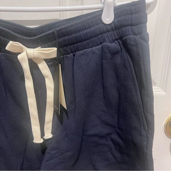 NWT Monrow gym shorts in vintage black size medium with adjustable waist band - Picture 3 of 12